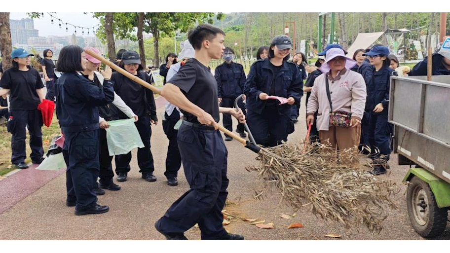 外国语学院开展“学雷锋·文明实践我行动”志愿服务活动