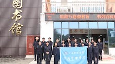 公共管理学院开展“弘扬雷锋精神共建书香校园”志愿活动