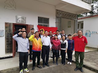 教务处党支部到田阳区洞靖镇念堂村开展“助力脱贫攻坚”主题党日活动