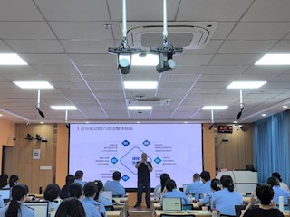 学校举办人工智能赋能教师教育教学专题培训二