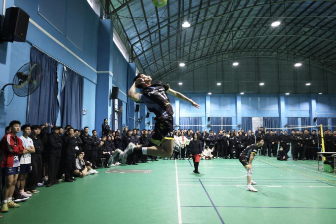 beat365唯一官方网站第一届学生气排球联赛圆满落幕