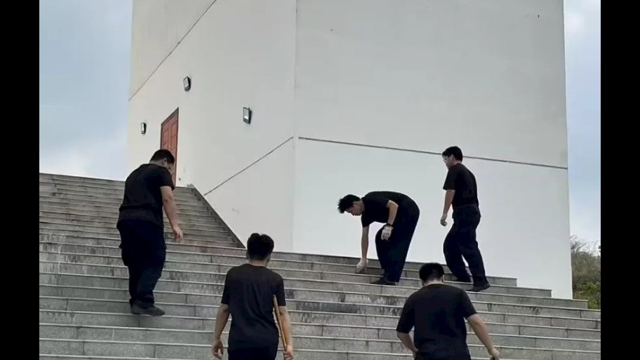 三月学雷锋，志愿净校园｜我院组织“藏蓝青春志愿行，雷锋精神润校园”校园清扫志愿活动