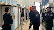 院部建设 | 治安学院党总支书记李林青深入学生宿舍了解学生线上学习情况